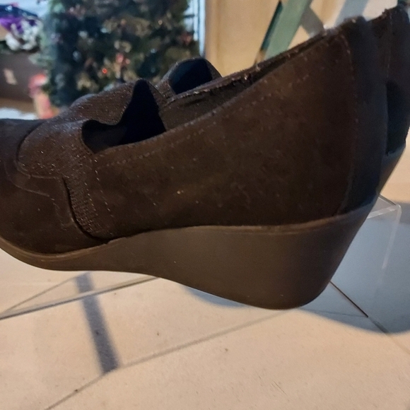 Womans Black suede Wedge size 7.5wide - Picture 2 of 6